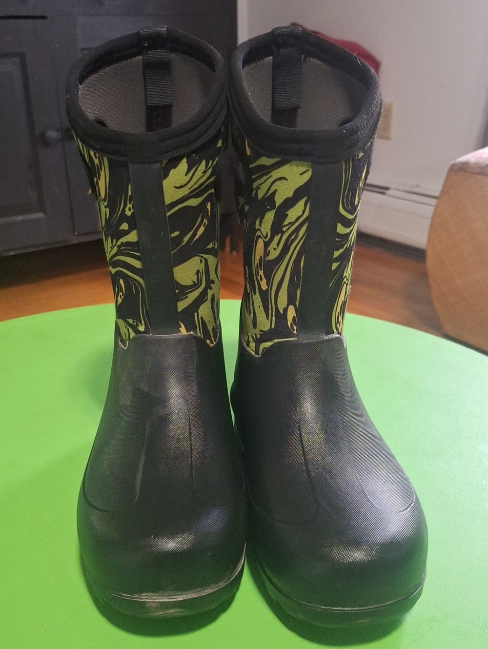 Bogs Kids Size 5 Waterproof BOOTS